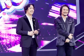 Trấn Thành song ca cùng Hoàng Nhật Nam trong đêm gala 'Ca sĩ thần tượng'