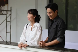 'Chìa khoá trăm tỷ' tung nụ hôn điện ảnh đầu tiên của Thu Trang 