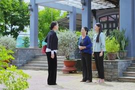 Bà Liên ngất xỉu khi hay tin con trai mất tích 