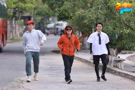 Dàn cast '2 ngày 1 đêm' cháy hết cỡ với bộ hình chính thức