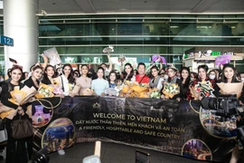 Hoa hậu Thùy Tiên hội ngộ chủ tịch Miss Grand tại sân nhà 