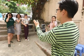Quốc Bảo ăn gian nên bị Ngọc Hoa phạt trả hai ly chanh muối 