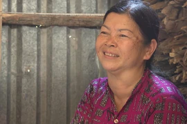 Trao sinh kế mới cho 2 gia đình không có việc làm ổn định