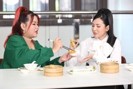 Viên Vibi thừa nhận ăn một lúc bốn đến năm món điểm tâm