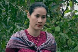 Bà Phú đào mồ má Huệ để ép cô làm vợ bé cho Hai Lương 
