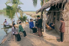 Bà Phú hóa điên hóa dại, Huệ dẫn cả nhà xuống ghe tìm kế sinh nhai