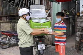 Người nghèo TP.HCM được nhận 'cơm di động' miễn phí