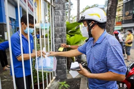 TP.HCM: Phụ huynh chạy khắp nơi tìm mua sách giáo khoa cho con