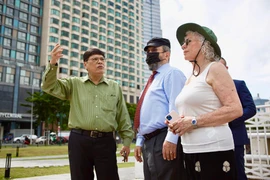 Cựu Thủ tướng Israel thăm nhiều địa danh nổi tiếng ở TP.HCM