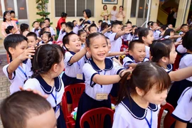 Trường học TP.HCM rộn ràng ngày hội 'Em vào lớp 1'