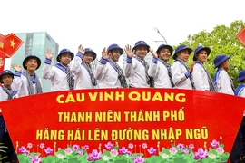 Hàng nghìn thanh niên TP.HCM hăng hái lên đường nhập ngũ