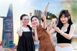 Giới trẻ háo hức săn ảnh hoàng hôn ven sông Sài Gòn, check-in view siêu sang
