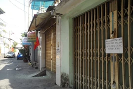 Đỏ mắt đi tìm quán cơm ngày Tết