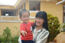 Trại giam Đắk Trung, những người còn ở lại - Kỳ 2: Theo mẹ vào tù