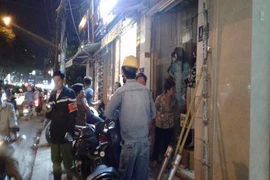 Vừa về đến nhà lao vào dập cháy: 'Sém mất bộ tóc rồi!'