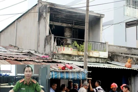 Tết cháy nhà vì đang nấu ăn bỏ đi làm việc khác