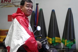 'Mưa rồi, về nhà thôi! Thời tiết năm nay kì quá'
