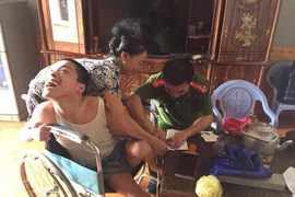  Nghệ An: Công an đến nhà làm CMND cho người bệnh