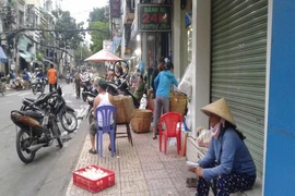 Nhóm đòi nợ thuê lại vây nhà dân cả đêm