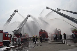 900 người dập đám cháy Tổng kho xăng dầu Nhà Bè