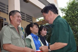 'Nghèo là định mệnh rồi, buồn có thoát nghèo hông?'