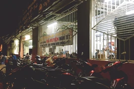 Người Sài Gòn chen chúc đi ăn cá kèo đầu năm