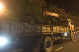 Sau tai nạn chết người, dân chụp ảnh một xe tải gửi công an 