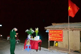 Chiến sĩ biên phòng lập bàn thờ vọng bái biệt cha vì COVID-19