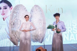 Trang phục dân tộc của Hoa hậu Khánh Vân có gì đặc biệt?