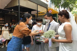 Đám cưới đặc biệt ở TP.HCM: Chỉ nhận sách, không nhận phong bì