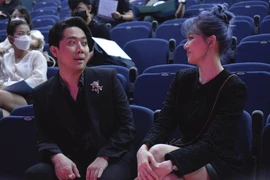 Loạt biểu cảm hài hước, cực dễ thương của vợ chồng Trấn Thành, Hari Won