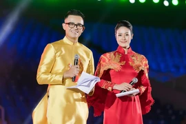 Nhan sắc và thành tích khủng của MC Phí Linh trong lễ khai mạc SEA Games 31