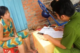 Hàng ngàn gói thuốc lá lậu trong thùng... thuốc thú y