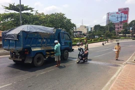 Nữ sinh bị xe ben cán gãy chân khi đang đi học
