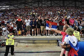Nga phản ứng gì sau án phạt của UEFA vì cổ động viên làm loạn