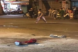 Xe điện cân bằng cháy nổ ở trung tâm thành phố