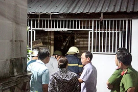 Cụ bà trên 70 tuổi bỏng nặng trong căn nhà cháy