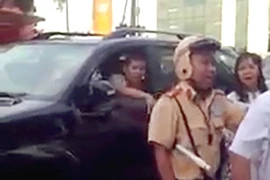 Ô tô biển 80A chạy ngược chiều, gây va chạm giao thông
