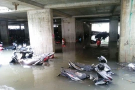 Cảnh sát PCCC giải cứu hàng ngàn xe máy bị ngập 