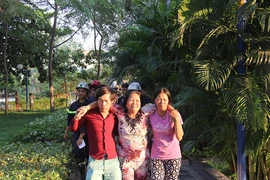 Tông vào thành cầu, 2 thanh niên rơi xuống kênh Tàu Hủ
