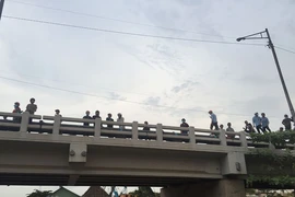 Người đàn ông nhảy xuống sông Sài Gòn mất tích