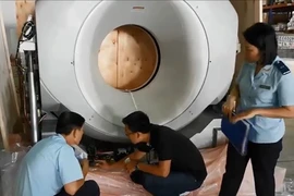 Khai mới máy chụp CT cũ để thông quan