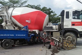Xe lôi tự chế, xe ba gác tông xe bồn, 2 người nhập viện