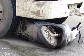 Bị xe đầu kéo húc văng, người phụ nữ 20 tuổi tử vong