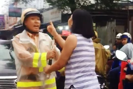 Người phụ nữ lăng mạ CSGT nói gì tại công an phường?