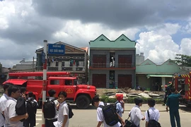Cháy nhà, 2 vợ chồng già tháo chạy ra ngoài