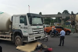 2 người thiệt mạng vì bị xe cán