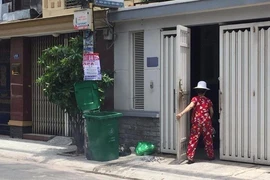 Thi thể bé gái sơ sinh trong thùng rác ở Tân Bình
