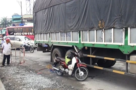 Thương tâm: Mẹ đi cùng con bị xe tải cán tử vong