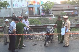 Nam thanh niên tử vong cạnh xe máy với vết cắt ở cổ 